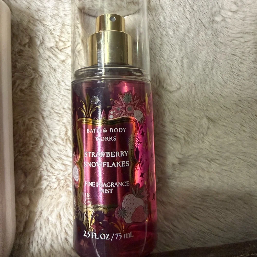 Bath & Body Works Strawberry Snowflakes Collection - Pink and White